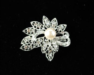 Small Pearl Leaf Brooch