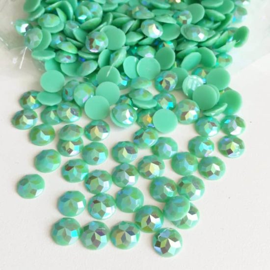 MINT AB IRIDESCENT ROUND ACRYLIC GEM STONES 8MM (PACK OF 1000)