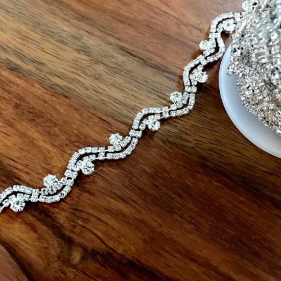 Petit Wave Rhinestone Pearl Chain