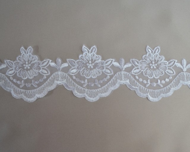 Embroidered Lace Trim, Silver Corded Scallop, 4 Flowers